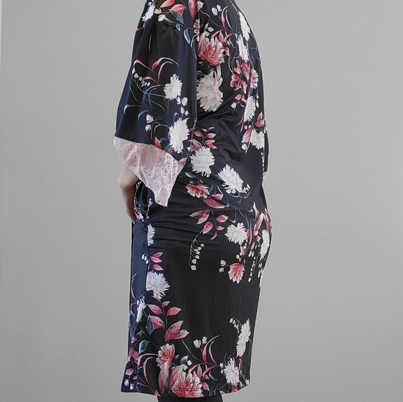 La Vie En Rose Kimono - Picture 2 of 5